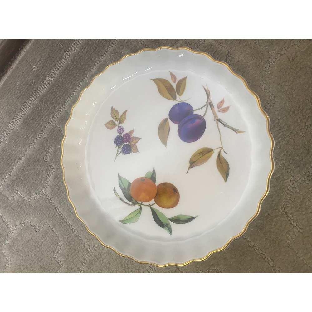 Royal Worcester Evesham Fluted Serving Bowl Quiche Gold Trim England Fruit